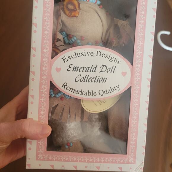 Vintage Native American Doll Emerald Doll Collection Exclusive Design New - Picture 4 of 13